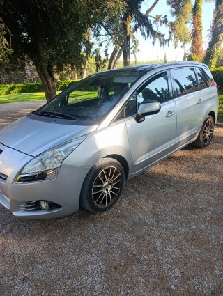 Peugeot 5008 2012