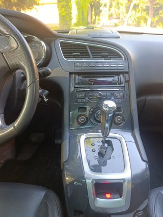 Peugeot 5008 2012
