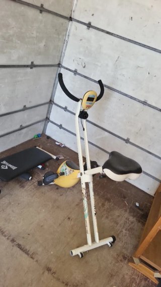 Bicicleta Estática y Banco de Abdominales