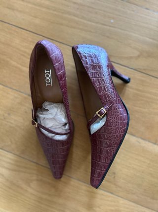 Zapatos de tacón TOOT rojos con hebilla