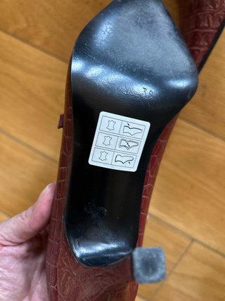 Zapatos de tacón TOOT rojos con hebilla