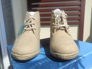 Botín cuña Mustang beige talla 38