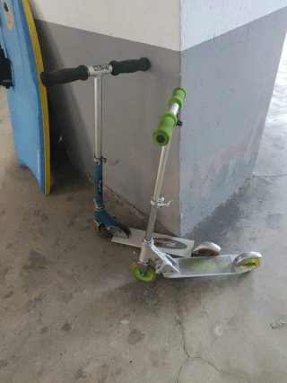 2 Patinetes Metálicos Infantiles
