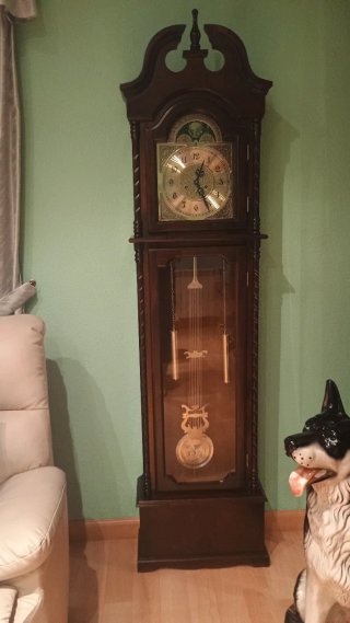 Reloj de pie antiguo