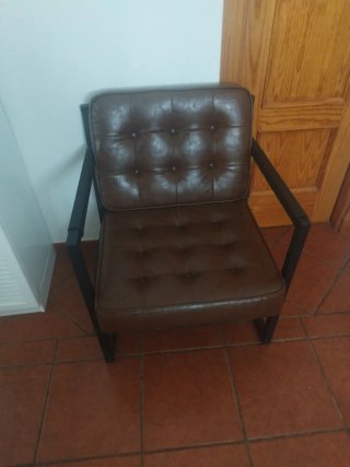 Sillón moderno marrón