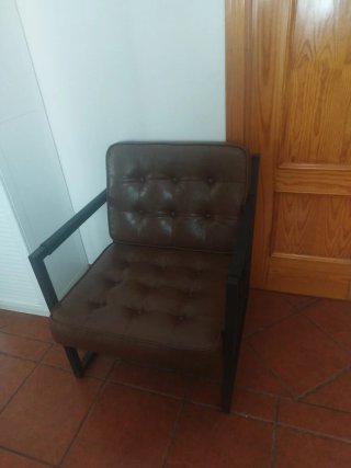 Sillón moderno marrón