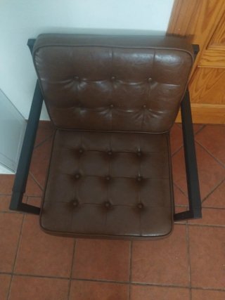 Sillón moderno marrón