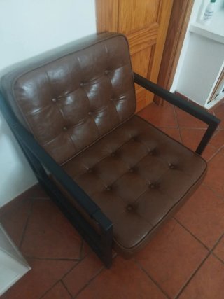 Sillón moderno marrón