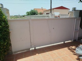 Puerta corredera con puerta de paso