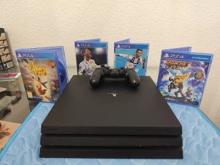 Consola PS4 Pro + 4 Jogos