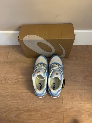 Zapatillas Asics Azules y Blancas