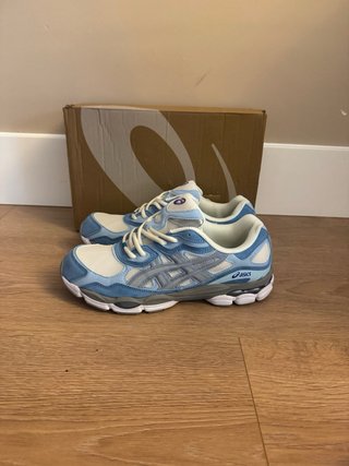 Zapatillas Asics Azules y Blancas