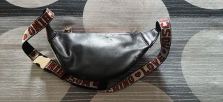 Riñonera Love Moschino Corazón Rojo
