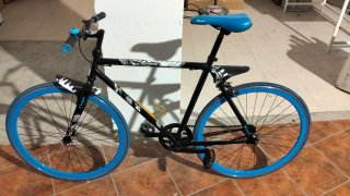 Bicicleta Fixie Negra Ruedas Azules