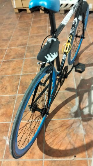 Bicicleta Fixie Negra Ruedas Azules