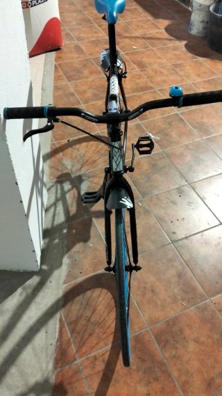 Bicicleta Fixie Negra Ruedas Azules