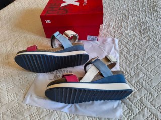 Sandalias Xti Talla 39 Rojas/Azules/blanco roto