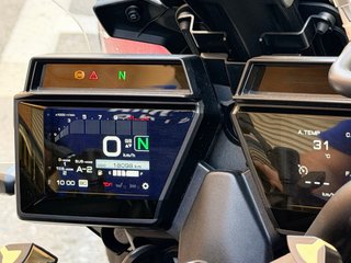 Yamaha Tracer 9 GT 2023 Negra y Dorada