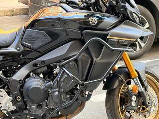 Yamaha Tracer 9 GT 2023 Negra y Dorada