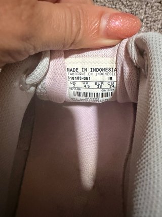 Sapatilhas Nike cinza e rosa