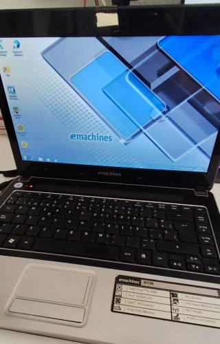 Portátil eMachines D730 Intel Core i3