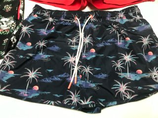 Lote 3 bañadores y gorra