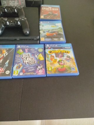 PS4 +  2 mando control+ Volante GTR + 8 Videojuego