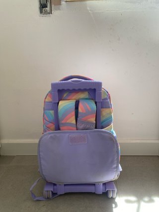 Mochila Totto con ruedas arcoíris