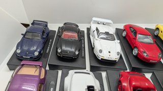 Modellini Porsche 1:43 con basetta singoli o lotto