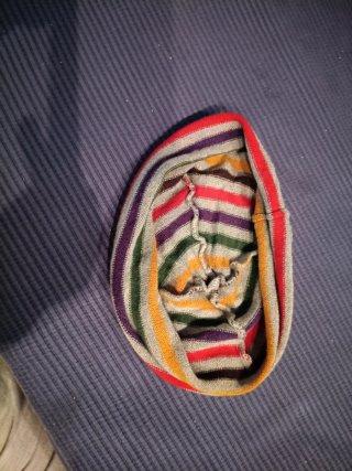 Gorro Pepe Jeans gris con rayas multicolor