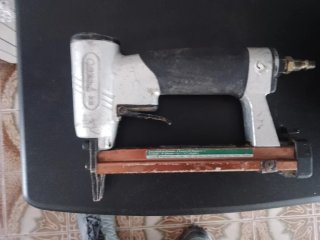 Pistola Clavadora Neumática Carpintería