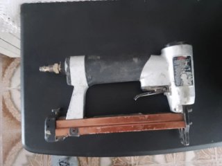 Pistola Clavadora Neumática Carpintería