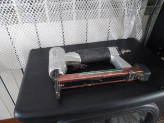 Pistola Clavadora Neumática Carpintería