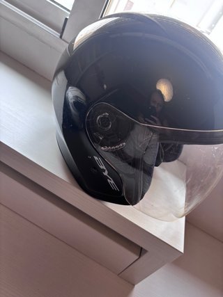 Casco de moto negro BYE