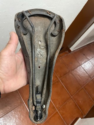 Sillín bicicleta antiguo