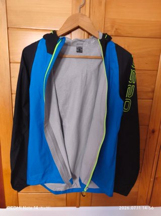 Chaqueta impermeable OS20 azul y negra