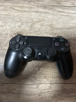 PS4 (PlayStation 4) Negra con Mando nuevo