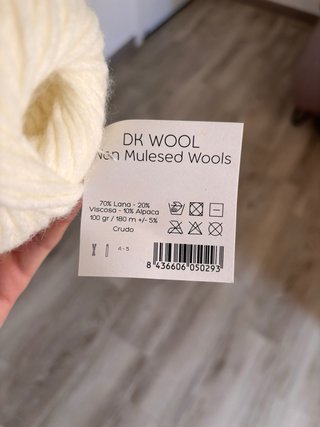 Ovillos de lana sin usar, precio según modelo