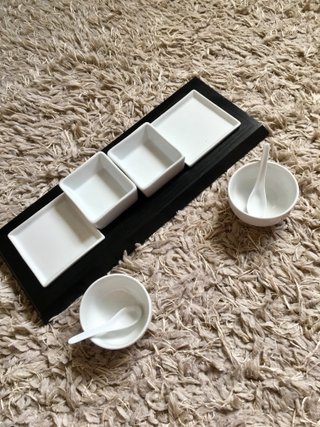Juego de aperitivos de porcelana y madera