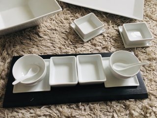 Juego de aperitivos de porcelana y madera
