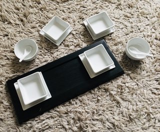 Juego de aperitivos de porcelana y madera