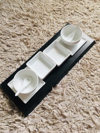 Juego de aperitivos de porcelana y madera