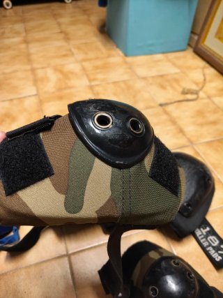 Skate con protecciones y mochila
