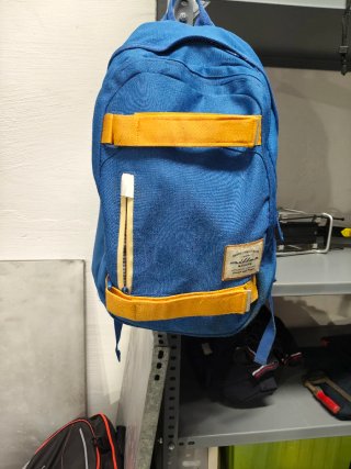 Skate con protecciones y mochila