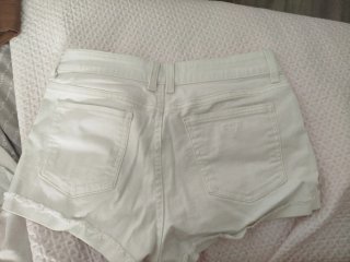 Shorts vaqueros blancos Guess mujer