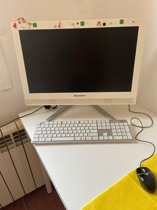 Ordenador Lenovo Blanco y Plateado