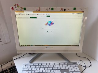 Ordenador Lenovo Blanco y Plateado