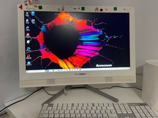 Ordenador Lenovo Blanco y Plateado