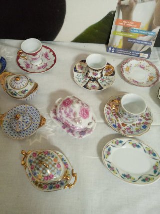 Set di porcellana decorata