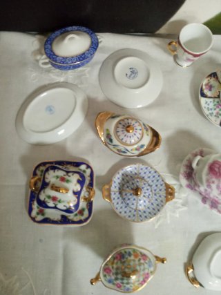 Set di porcellana decorata